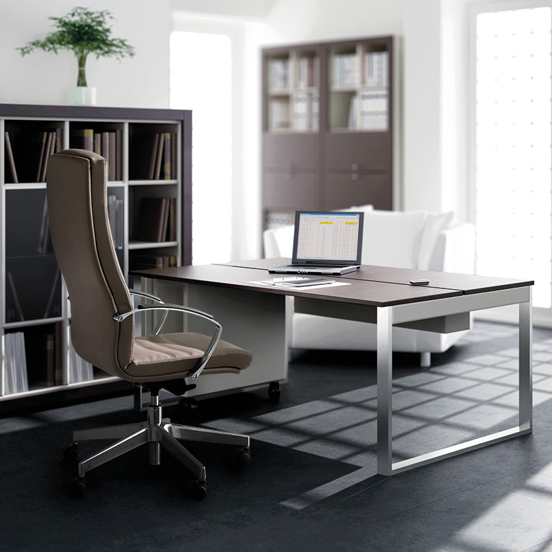 Un classico rivisitato per renderlo al passo con i tempi. Una cura dei particolari associata all’utilizzo di materiali nobili come l’alluminio. Semplicità moderna per una collezione che vuole imporsi.