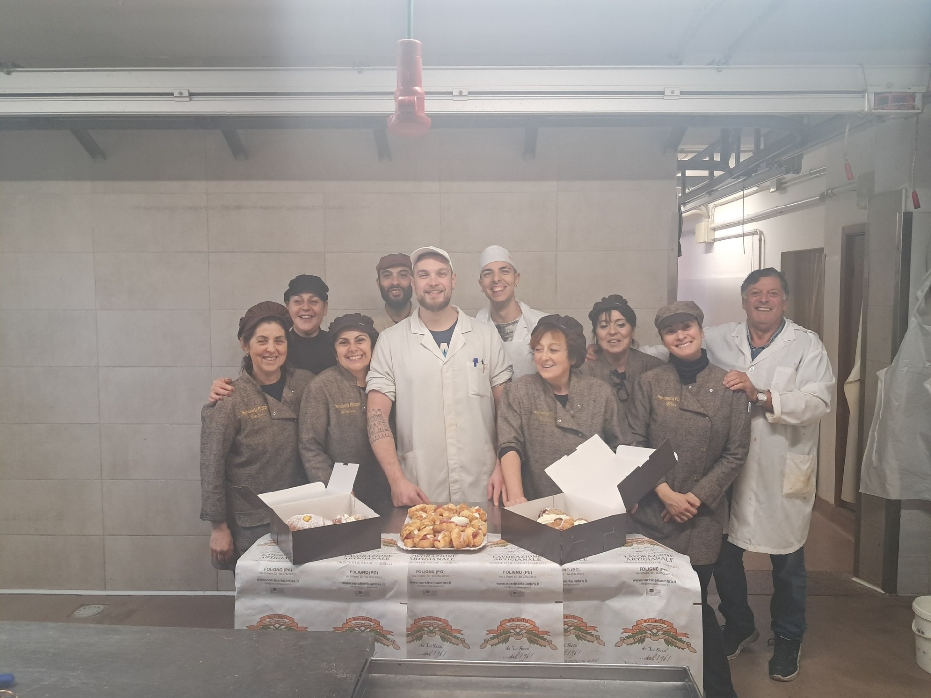 Se anche tu sei su FB, puoi interagire con la norcineria Pizzoni con un CLICK su questa immagine