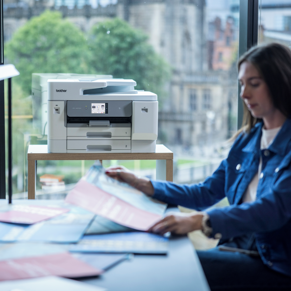 MFC-J6975DW Stampante multifunzione a getto d'inchiostro A3 professionale Velocità di stampa e qualità di output eccezionale con funzionalità di scansione avanzate.